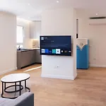 Che Apartments